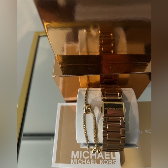Michael Kors- Kaycie Pavé Rose Gold-Tone Watch - Picture 8 of 8
